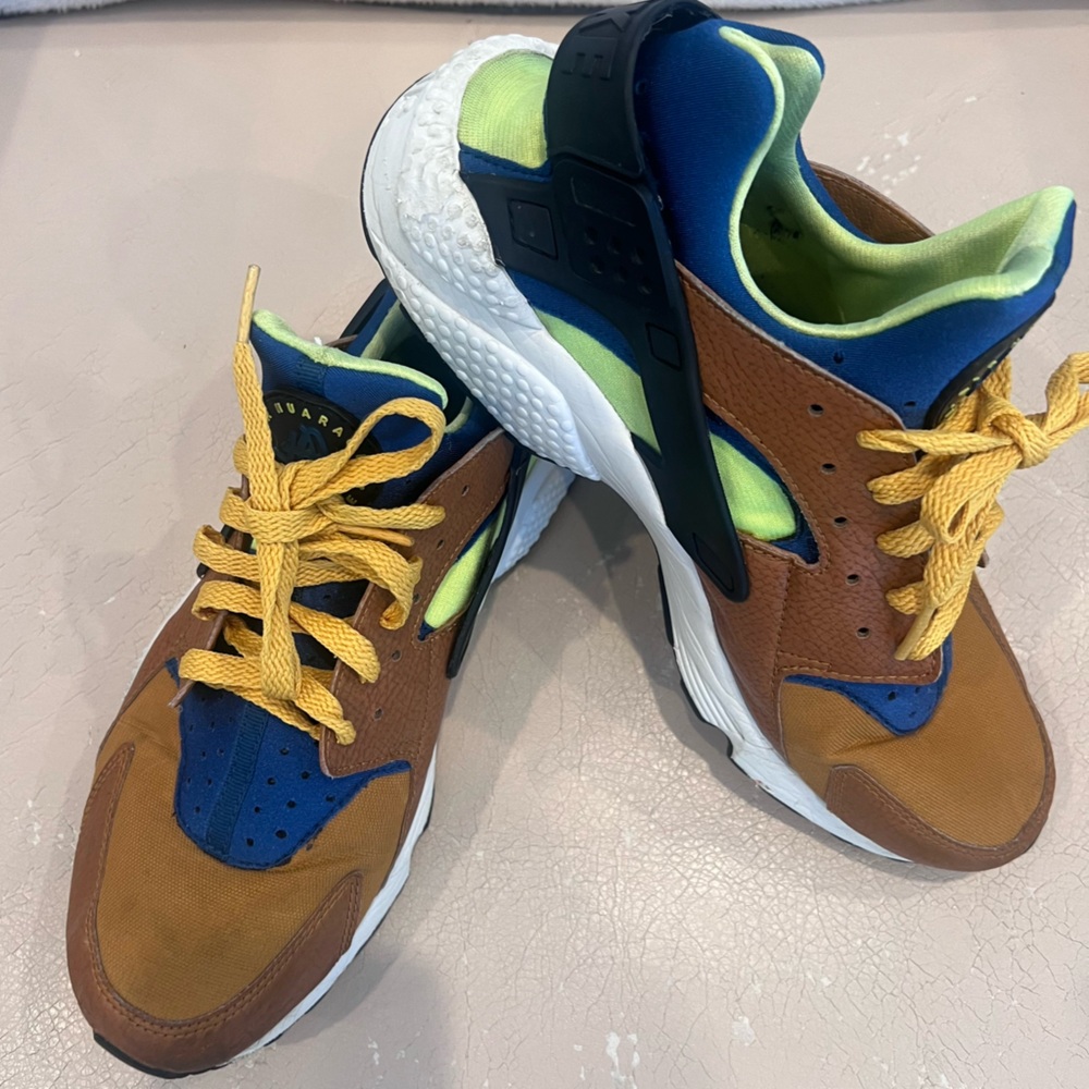 NIKE AIR HUARACHE - Men’s size 10